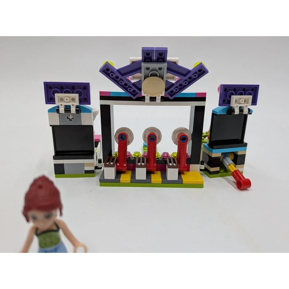 LEGO Friends Amusement Park Arcade 41127 Mia Mini-Doll Carnival Games Set
